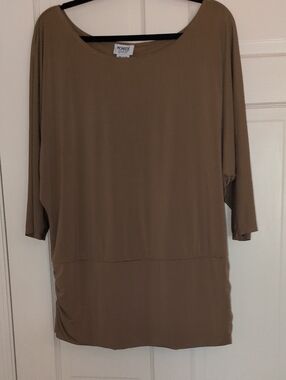 Monroe & Main Taupe Scoop Neck Tunic with Dolman Sleeves